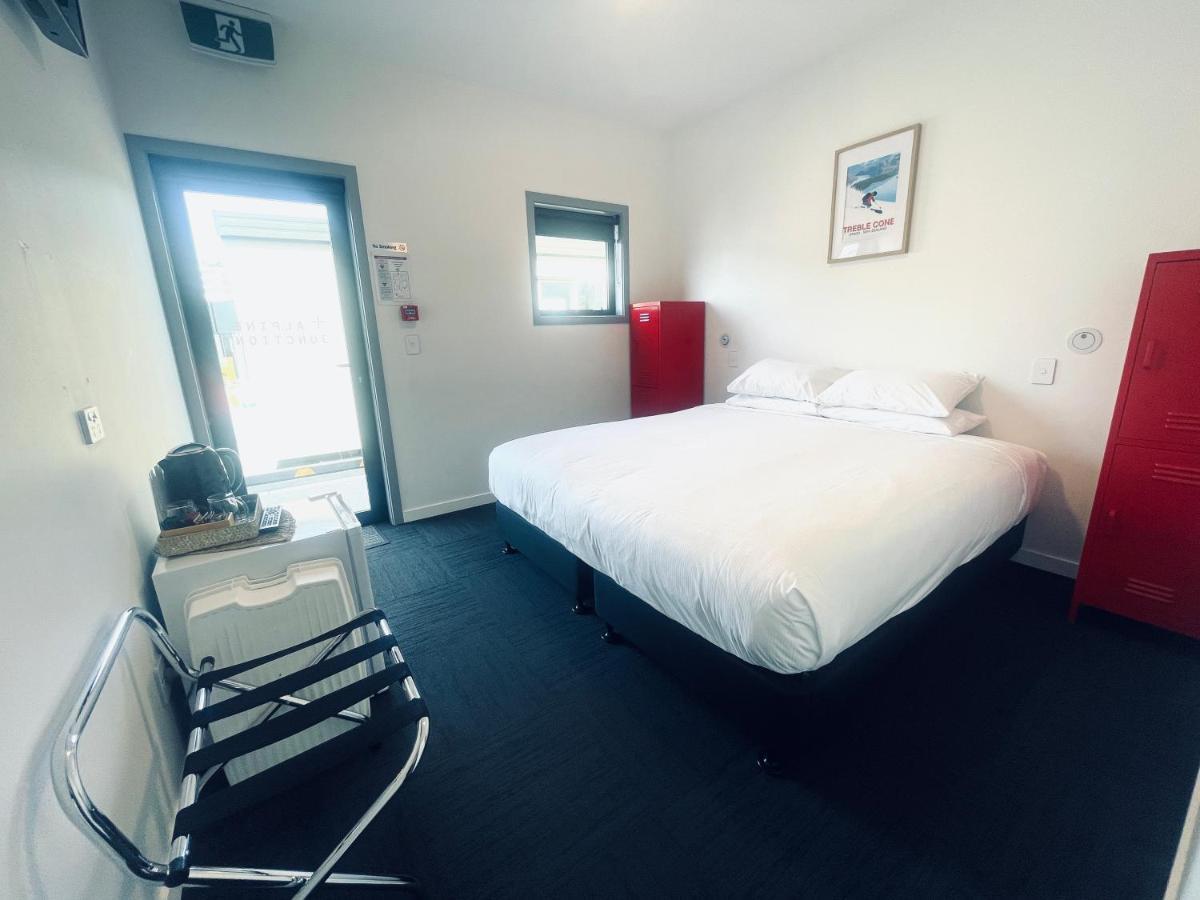 וואנאקה Alpine Junction Townhouse Apartments, Lodge & Hotel מראה חיצוני תמונה